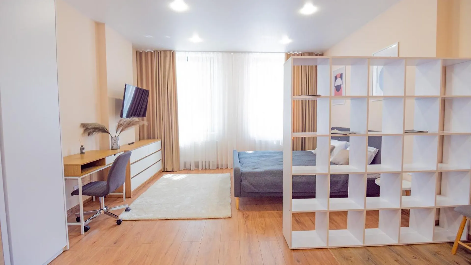Smart House Apartments Lvov 0*,