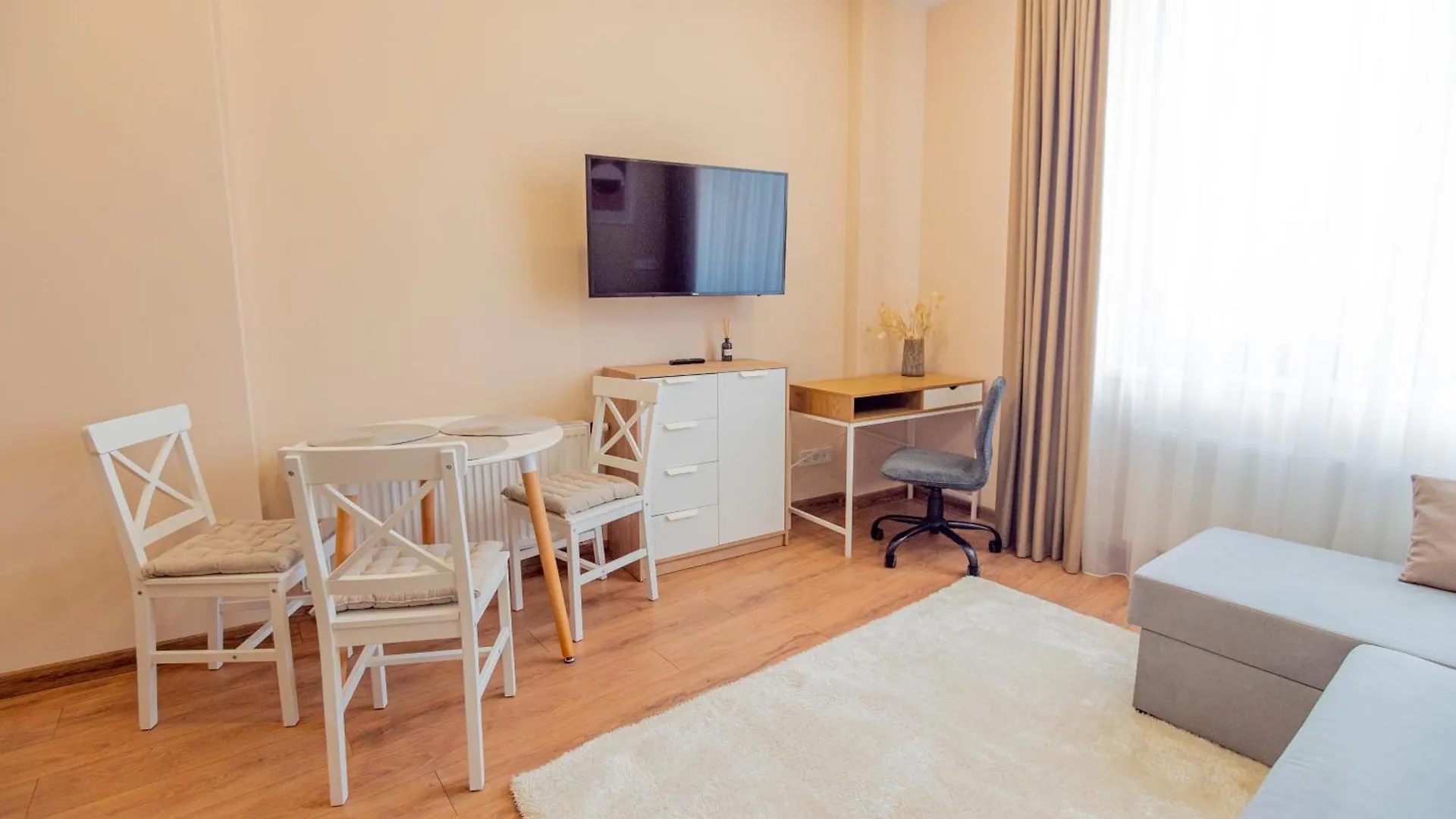 Smart House Apartments Lviv 0*,  Ukraina