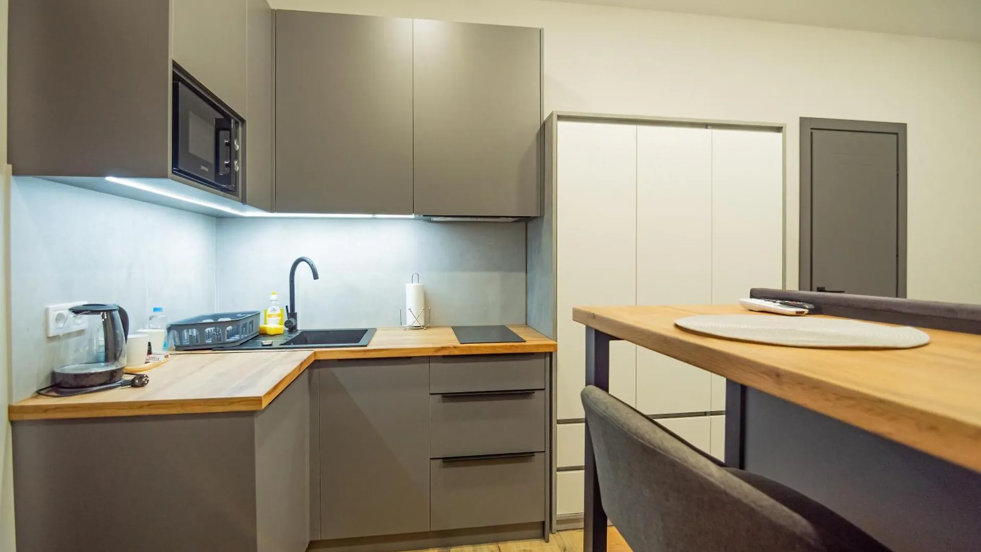 Smart House Apartments Lviv 0*,